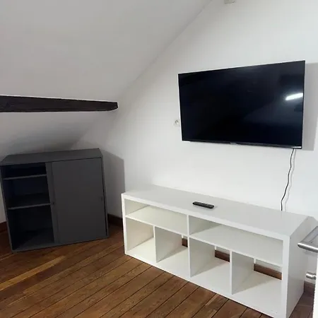 Elegant 1br With Contemporary Design In